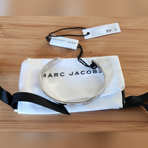 NWT Marc Jacobs Silver Tone Bangle. - Picture 6 of 8